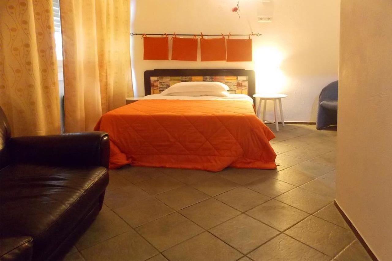 Colors Hostel Toscolano Maderno Exterior photo