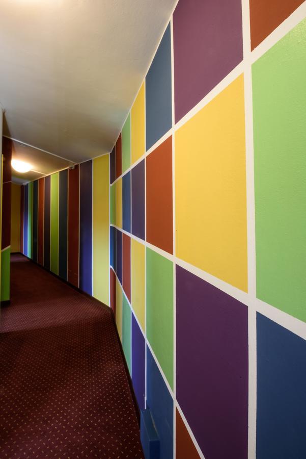 Colors Hostel Toscolano Maderno Exterior photo